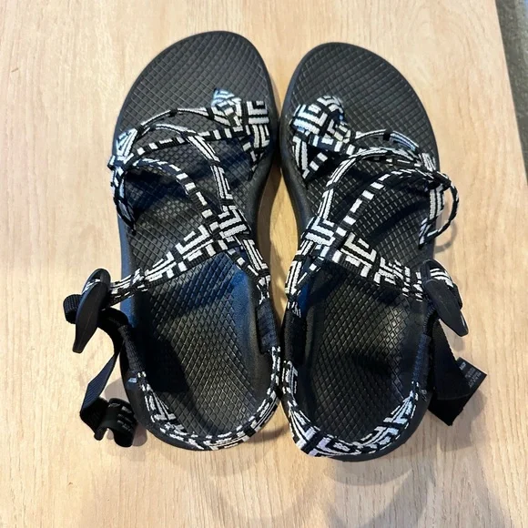 Chaco Sandals - Women’s size 8 - Black and White - Picture 2 of 4
